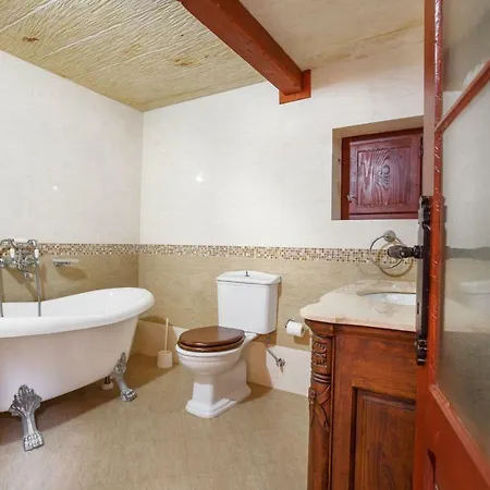 Il-veduta Farmhouse With Sunny Private Pool In Island Of Gozo Għarb